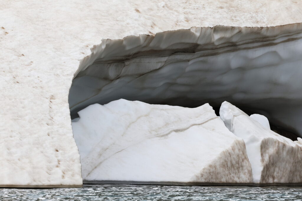 joao-pompeu_cryosphere_glacier-detail-pirenees