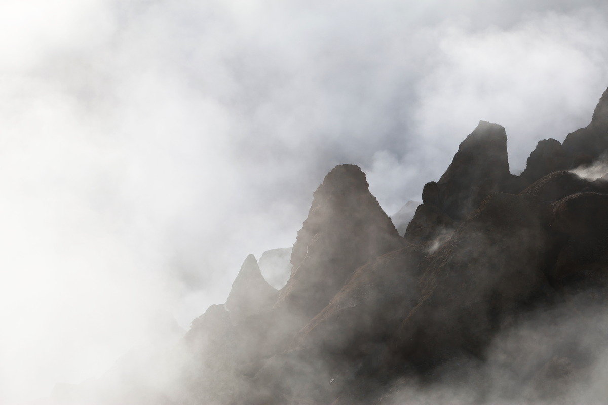 joao-pompeu_geosphere_volcan-detail-rock